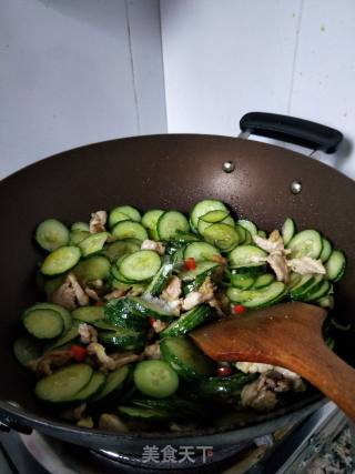 黄瓜炒肉片的做法步骤：5