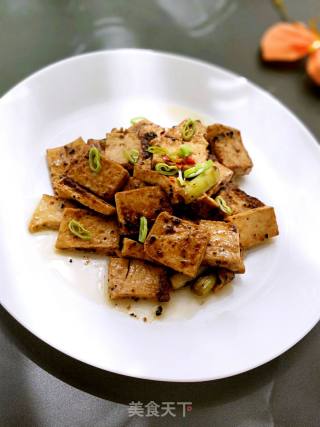 黑胡椒千页豆腐的做法步骤：1