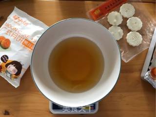 赏味中秋、乐享团圆【广式豆沙蛋黄月饼】的做法步骤：7