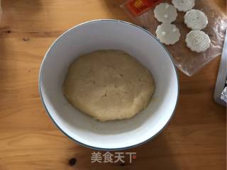 赏味中秋、乐享团圆【广式豆沙蛋黄月饼】的做法步骤：10