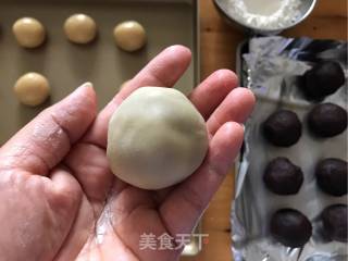 赏味中秋、乐享团圆【广式豆沙蛋黄月饼】的做法步骤：17
