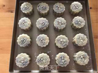 赏味中秋、乐享团圆【广式豆沙蛋黄月饼】的做法步骤：21