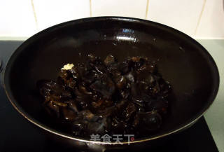 蚝油烩木耳豆腐的做法步骤：4