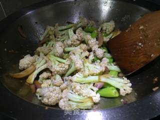 杭椒炒有机花菜的做法步骤：7
