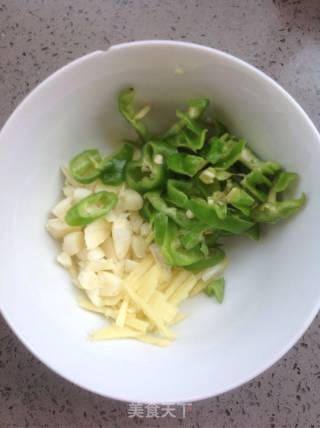五花肉炒粉条的做法步骤：2