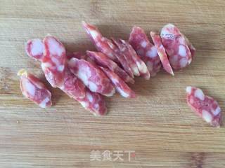 香肠煲仔饭的做法步骤：2