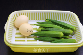 秋葵炒鸡蛋的做法步骤：1