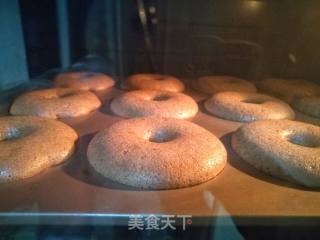 巧克力豆甜甜圈蛋糕的做法步骤：14