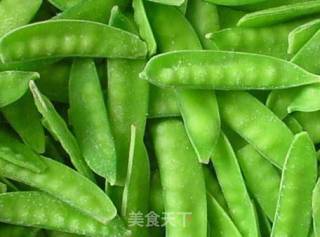 鸡头米炒荷兰豆的做法步骤：2
