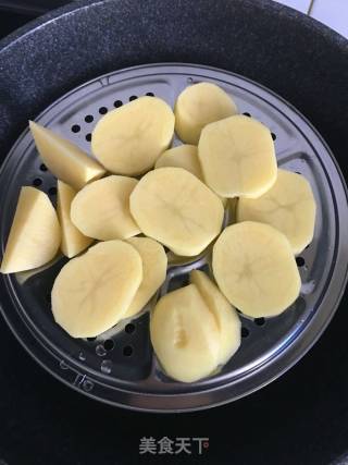 蜜汁土豆糕的做法步骤：1