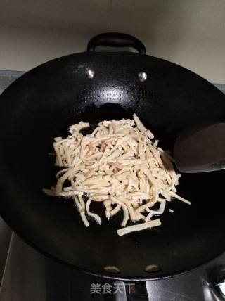 鱿鱼丝炒肉的做法步骤：3