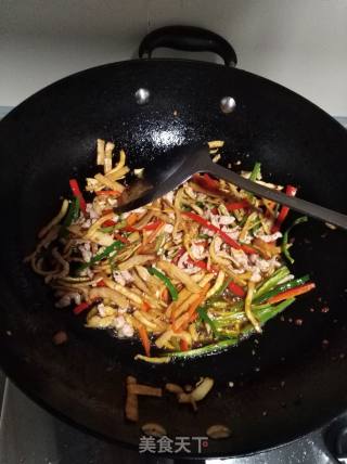 鱿鱼丝炒肉的做法步骤：6
