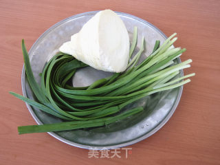 春笋炒韭菜的做法步骤：1