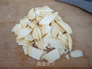春笋炒韭菜的做法步骤：2