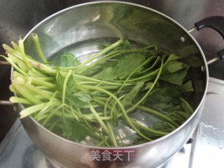 番茄菠菜鸡蛋面的做法步骤：2