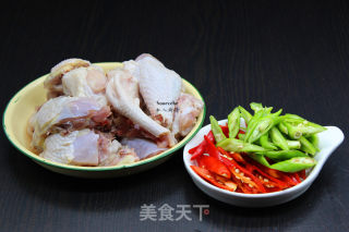 双辣炒鸡的做法步骤：2