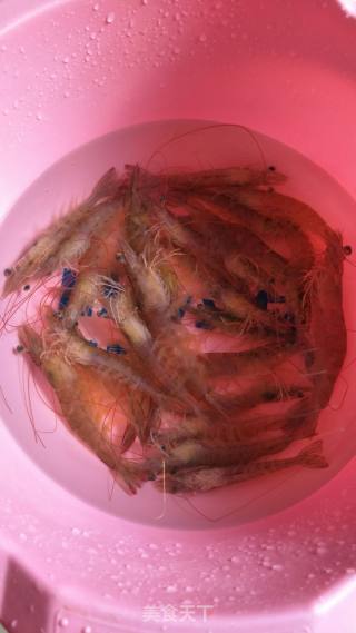 鲜虾煮年糕的做法步骤：1
