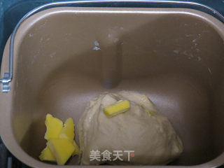 外酥内软果香滴。【黄桃香酥面包】的做法步骤：6