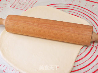外酥内软果香滴。【黄桃香酥面包】的做法步骤：9
