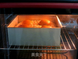 外酥内软果香滴。【黄桃香酥面包】的做法步骤：15