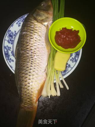 糖醋鲤鱼的做法步骤：1