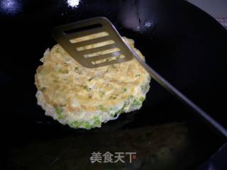 银鱼香葱蛋饼的做法步骤：6