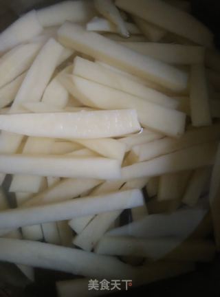 自制炸薯条的做法步骤：4