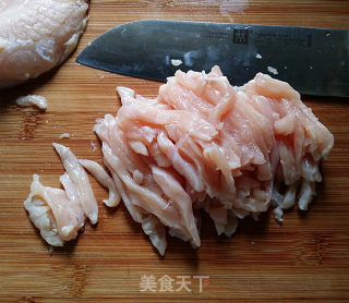 小炒鸡胸肉的做法步骤：2