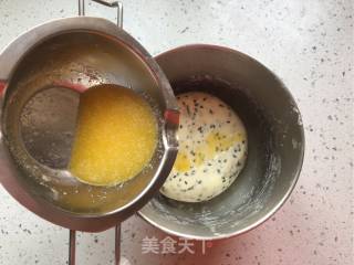 芝麻肉松麻薯包的做法步骤：4