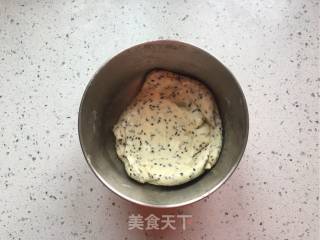 芝麻肉松麻薯包的做法步骤：5