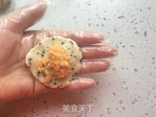 芝麻肉松麻薯包的做法步骤：9