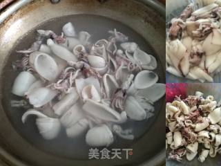 尖椒鱿鱼的做法步骤：1