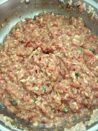 猪肉芹菜水饺的做法步骤：2