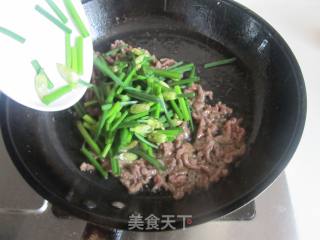千张韭菜薹炒牛肉丝的做法步骤：6