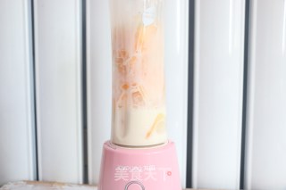 哈密瓜酸奶汁的做法步骤：5