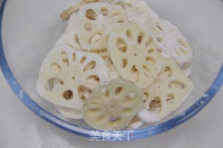 家宴拿手好菜——香炸藕盒的做法步骤：3