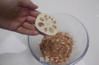 家宴拿手好菜——香炸藕盒的做法步骤：4