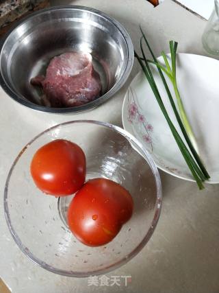 番茄瘦肉汤的做法步骤：1