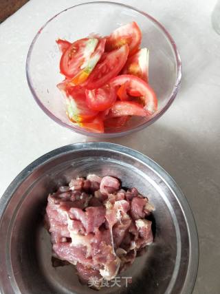 番茄瘦肉汤的做法步骤：2