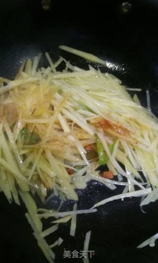 酸辣土豆丝 生活中必备的家常菜 简单又好吃的做法步骤：6