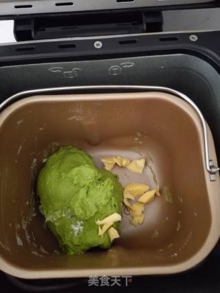 抹茶蔓越莓软欧的做法步骤：2