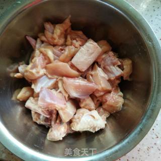 咖喱鸡块的做法步骤：1