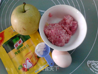 清蒸雪梨肉丸的做法步骤：1