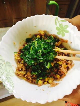 ????风干肠玉米馅包子????的做法步骤：3