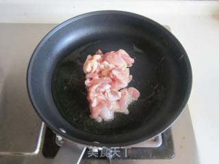 仔姜炒鸡腿肉的做法步骤：3