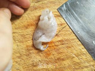 三色虾仁的做法步骤：1