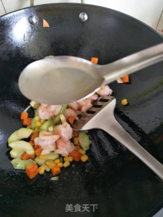 三色虾仁的做法步骤：8