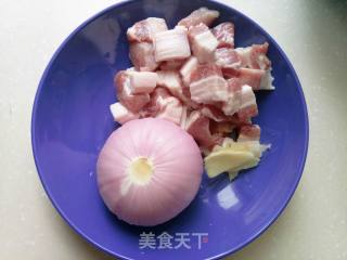 洋葱猪肉馅饼的做法步骤：1