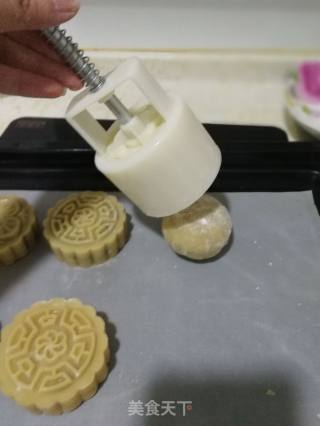 广式月饼的做法步骤：5