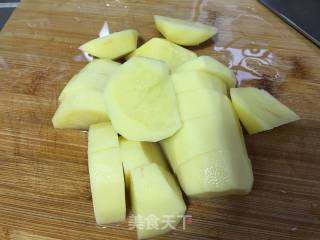 土豆焖排骨的做法步骤：3